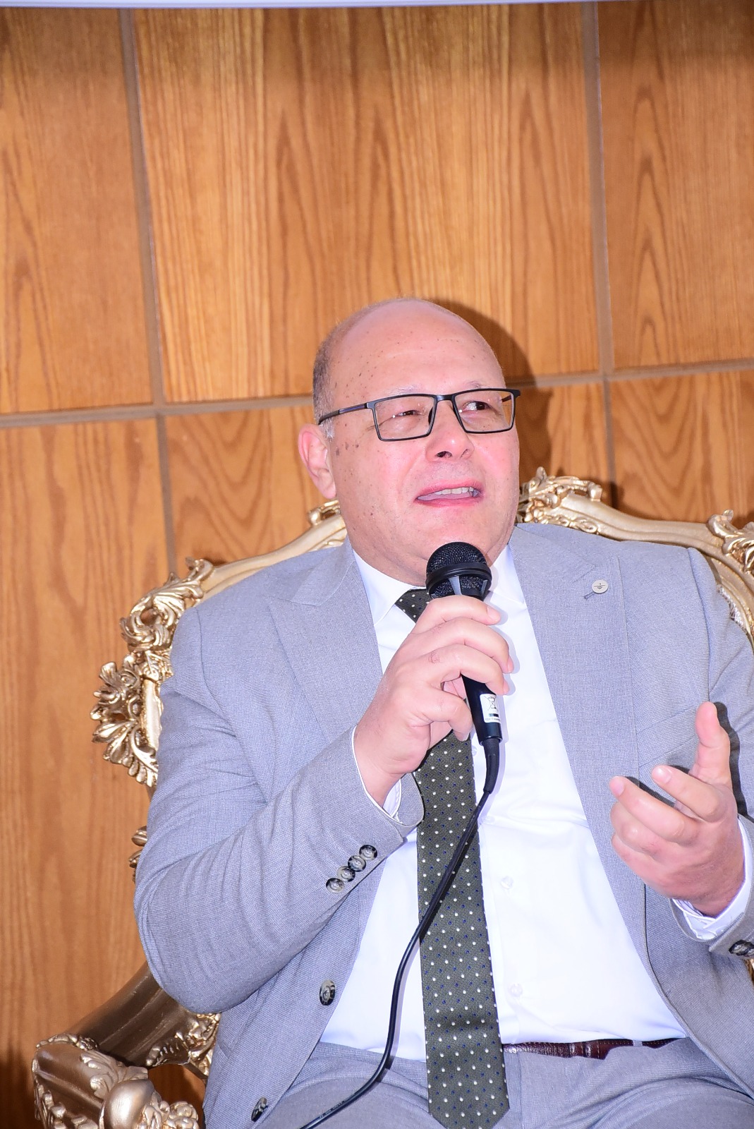 الدكتور حسان النعمانى رئيس جامعة سوهاج