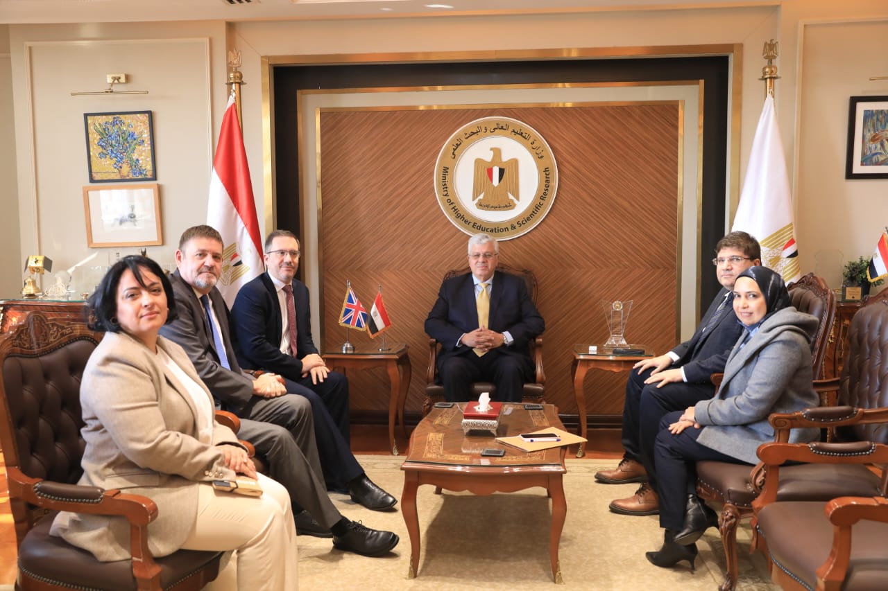 وزير التعليم العالى يطلق مبادرات للتعليم التكنولوجي وريادة الأعمال بالتعاون مع المملكة المتحدة 