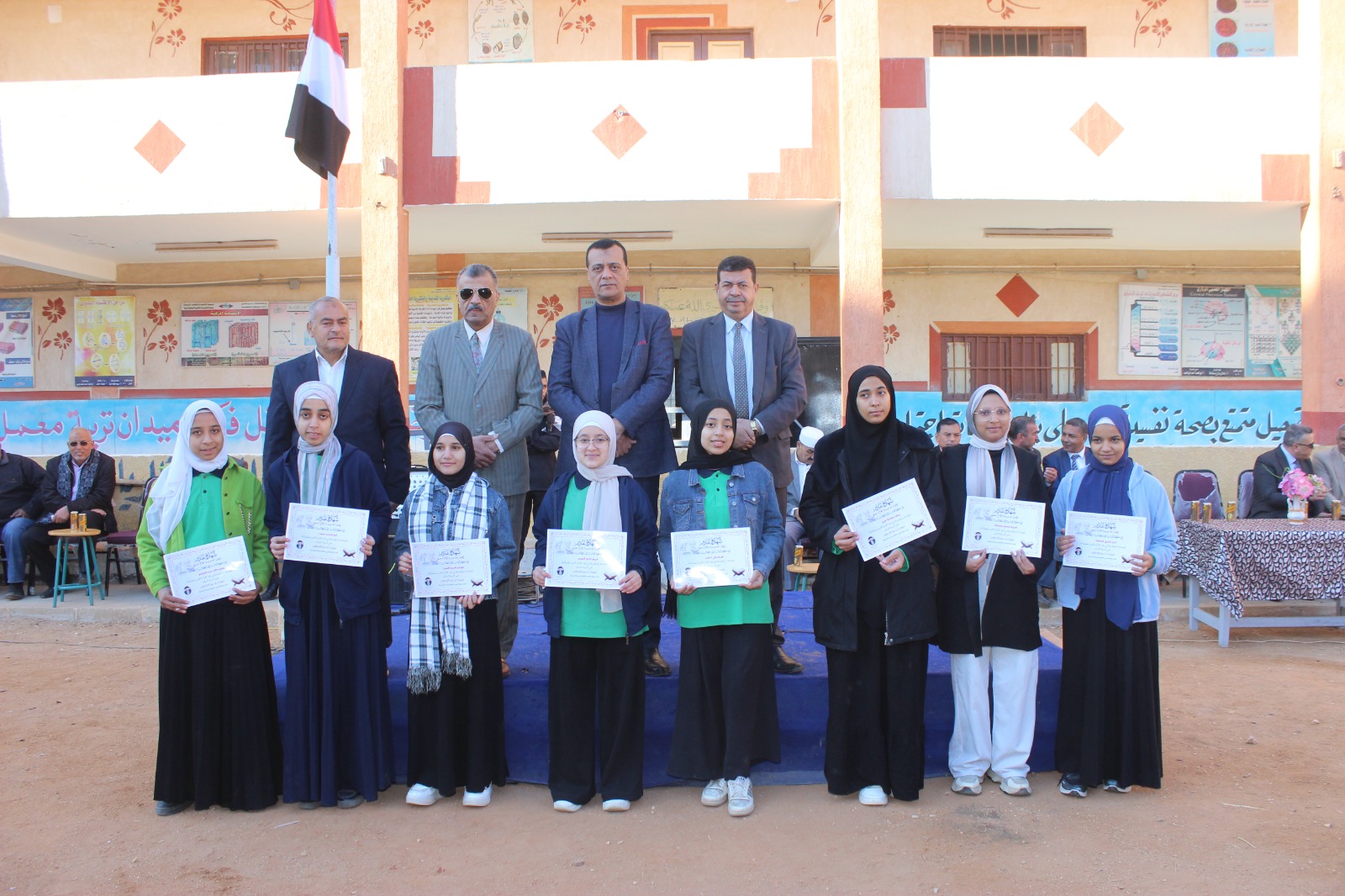 مدير تعليم سوهاج يكرم طلاب حفظة القرآن المشهود لهم