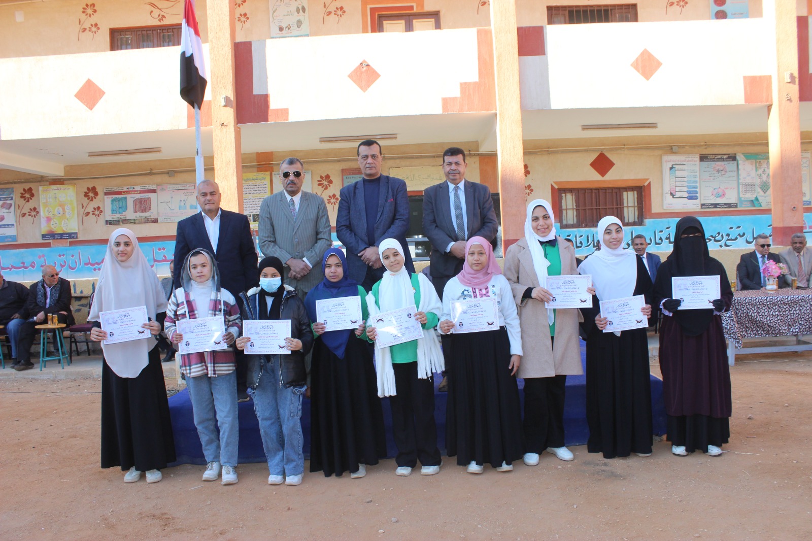 مدير تعليم سوهاج يكرم طلاب حفظة القرآن المشهود لهم