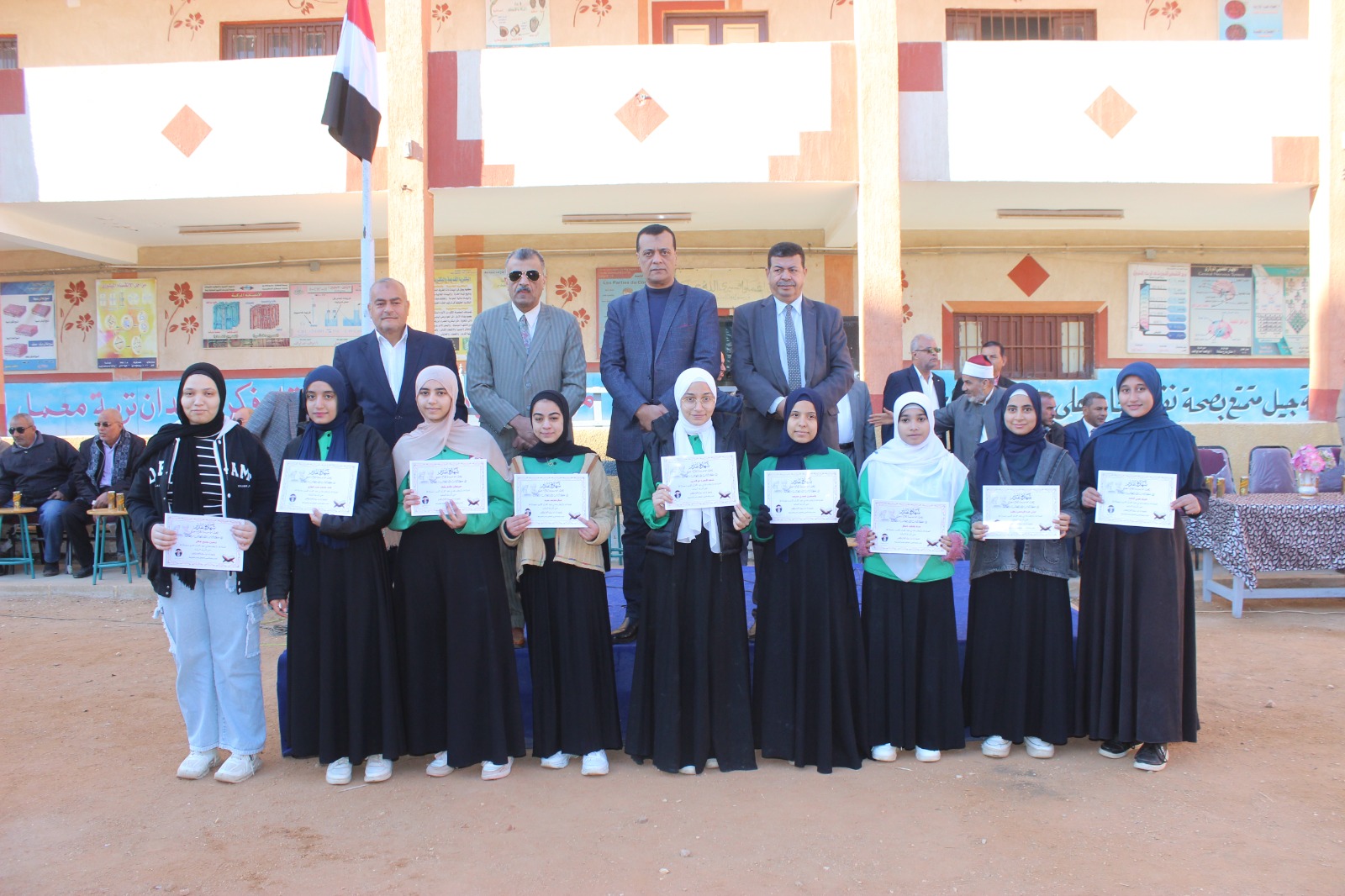 مدير تعليم سوهاج يكرم طلاب حفظة القرآن المشهود لهم