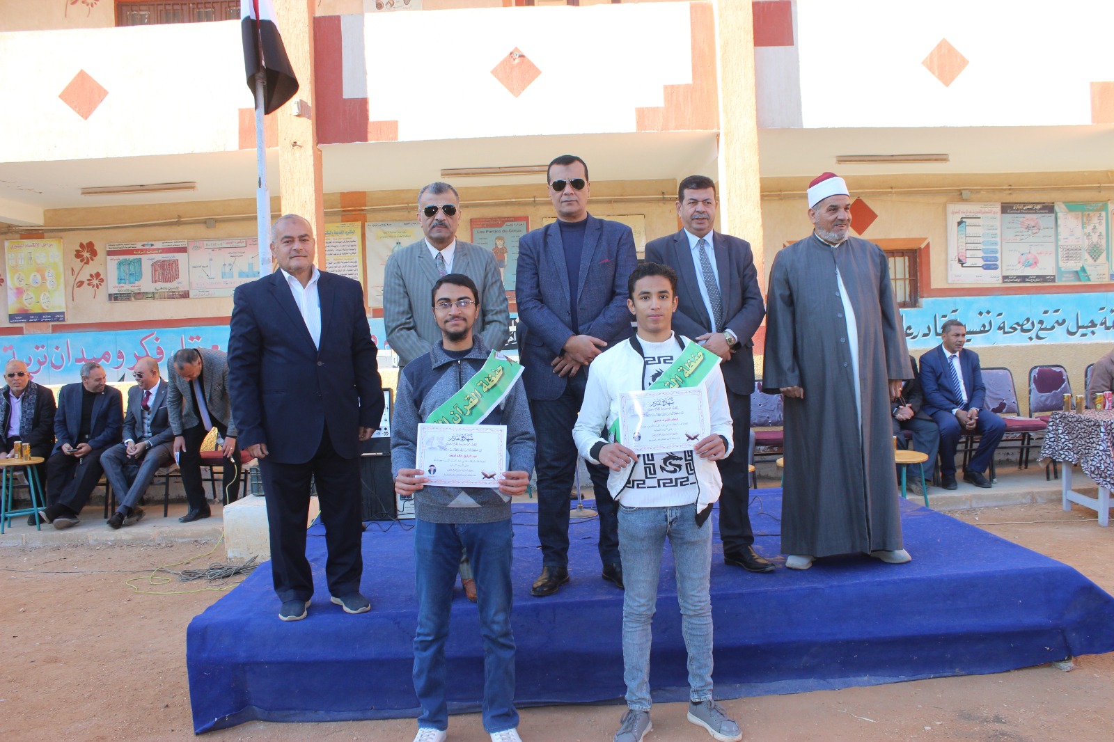 مدير تعليم سوهاج يكرم طلاب حفظة القرآن المشهود لهم