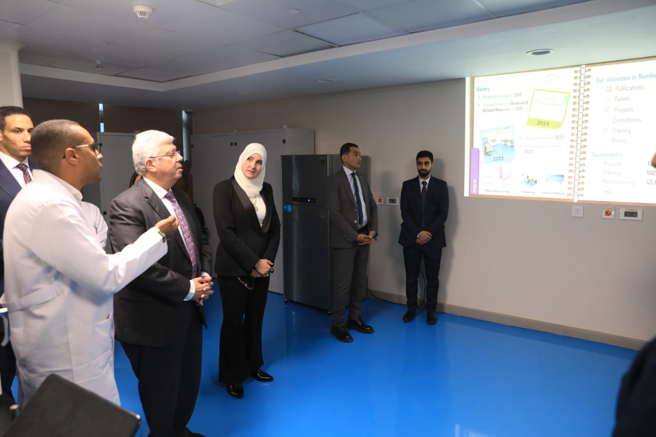 وزير التعليم العالي يطلق رؤية جديدة لمعهد بحوث الإلكترونيات 