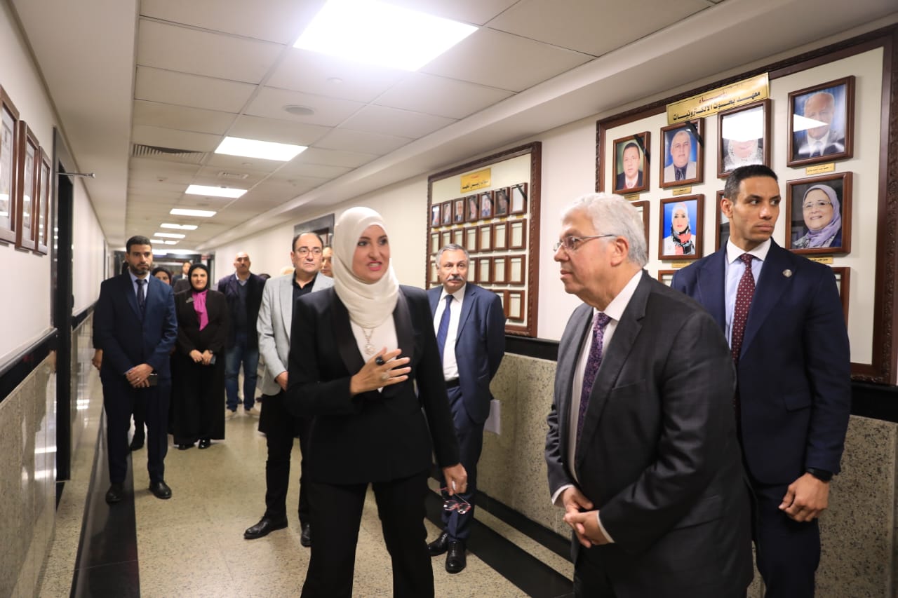 وزير التعليم العالي يطلق رؤية جديدة لمعهد بحوث الإلكترونيات 