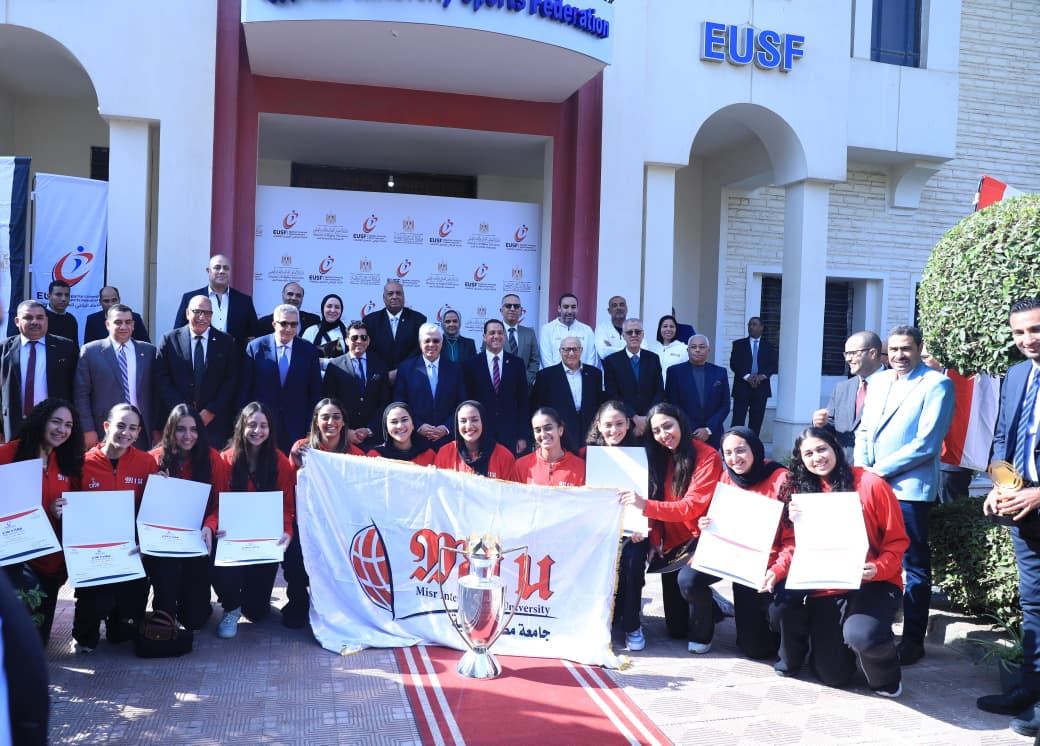 وزير التعليم العالى يكرم أبطال الرياضة الجامعية المصرية دوليًا
