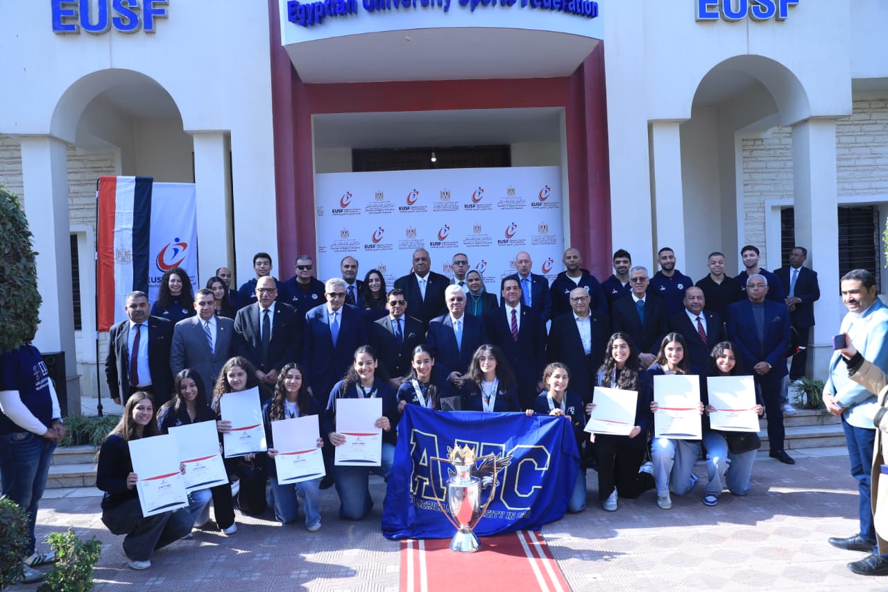 وزير التعليم العالى يكرم أبطال الرياضة الجامعية المصرية دوليًا