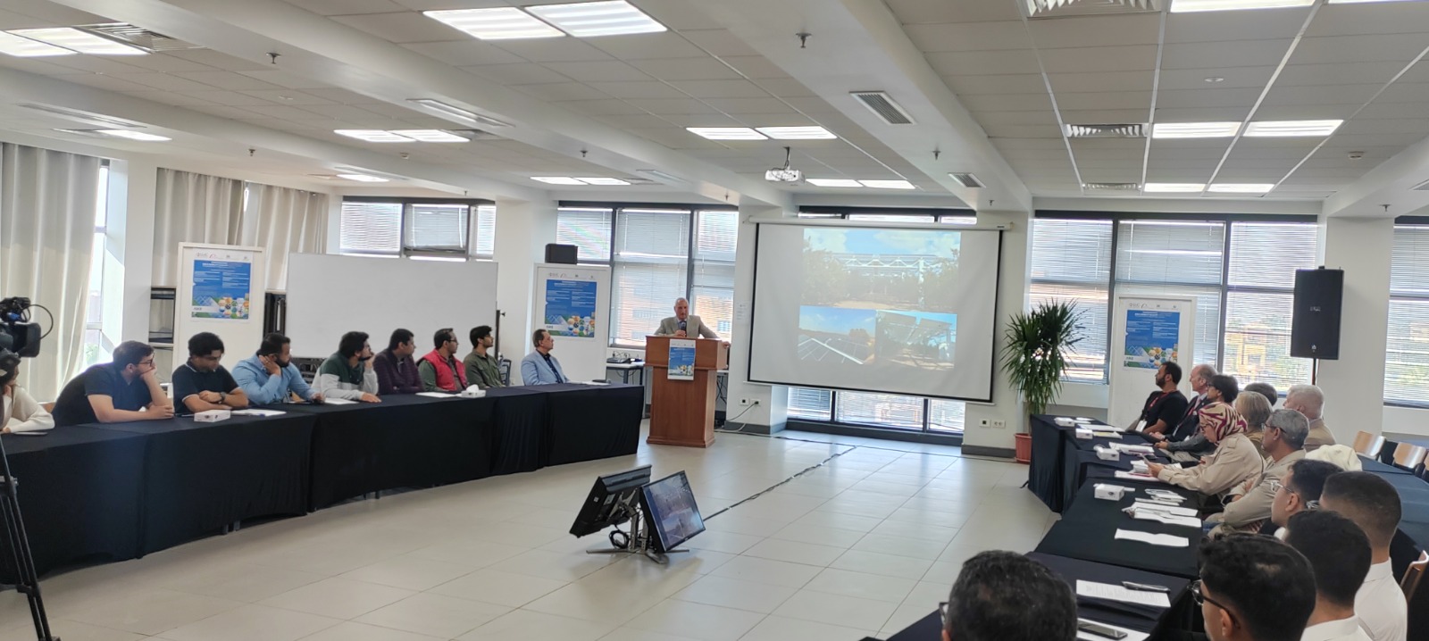 ندوة علمية بالجامعة الألمانية بالقاهرة حول الطاقة الكهروضوئية والتنقل الكهربائي