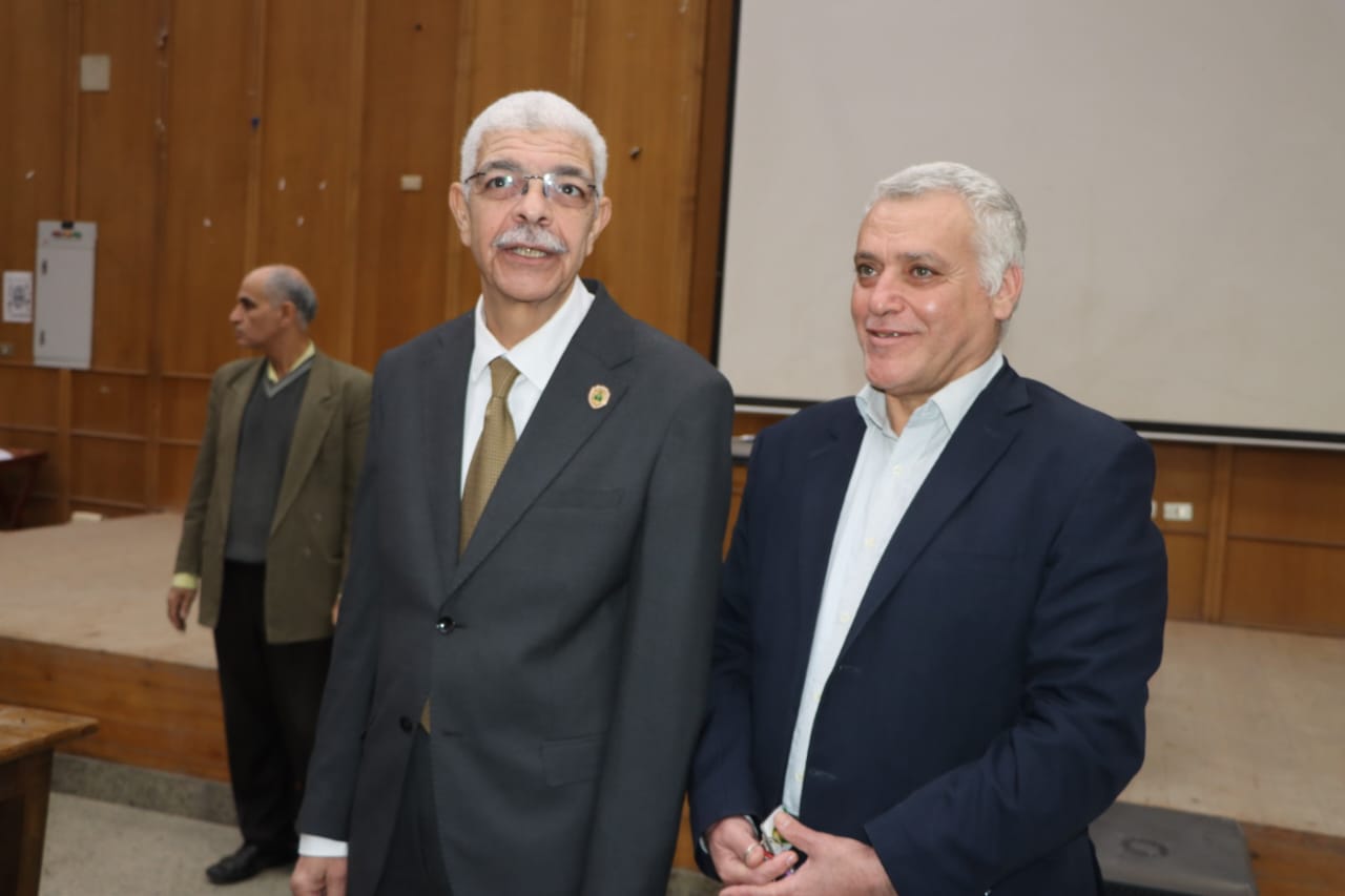 رئيس جامعة المنوفية يتفقد امتحانات كلية الحاسبات والمعلومات