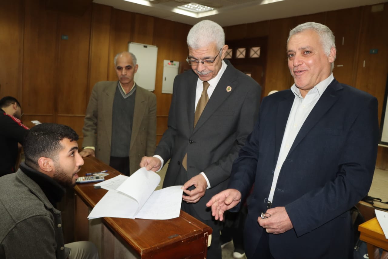 رئيس جامعة المنوفية يتفقد امتحانات كلية الحاسبات والمعلومات