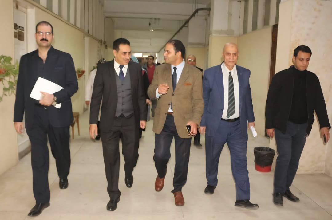 رئيس جامعة القاهرة يتفقد سير امتحانات الفصل الدراسي الأول