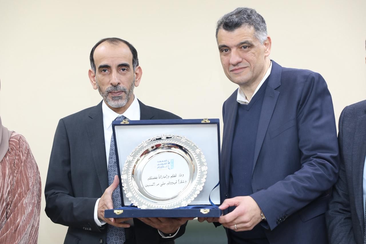 جامعة القاهرة تستقبل وفدًا رفيع المستوى من هيئة الهلال الأحمر الإماراتي لبحث تعزيز التعاون في دعم مرضى الأورام