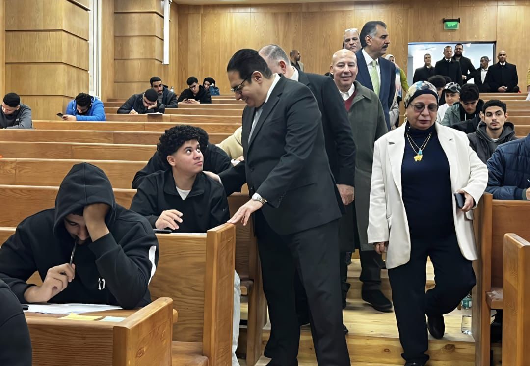 رئيس جامعة القاهرة الأهلية يتابع امتحانات نصف العام