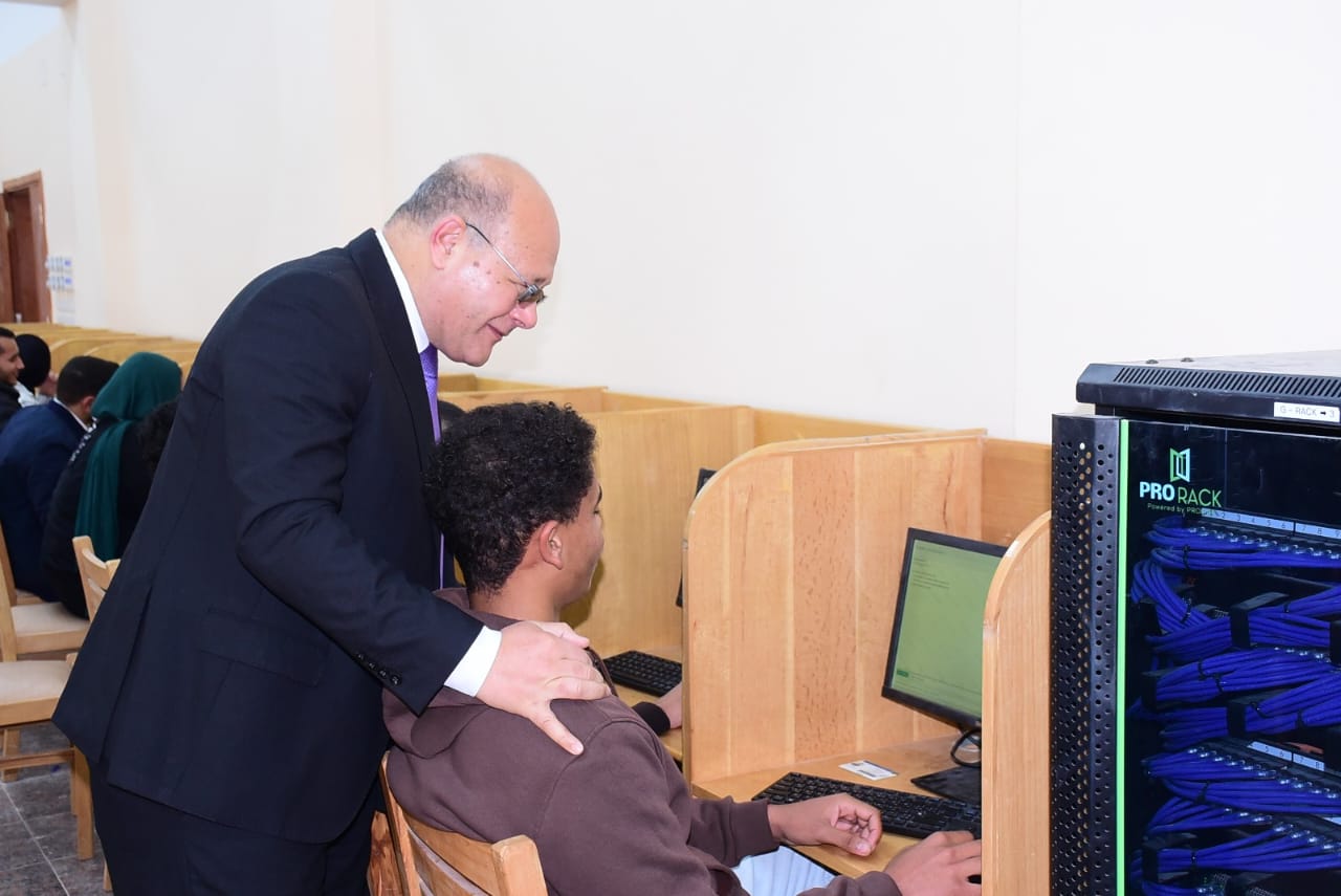 جامعة سوهاج تطلق أكبر مركز للإختبارات الإلكترونية