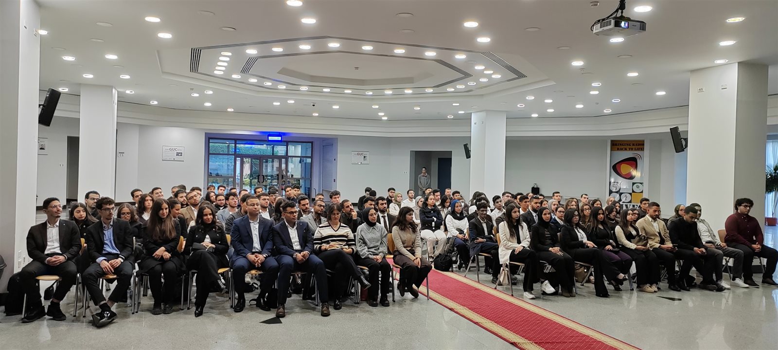 طلاب الجامعة الألمانية يلتقون مع معهد الدراسات الدبلوماسية