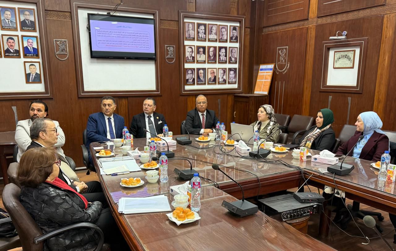 جامعة القاهرة تطلق مشروع تحويل المخلفات البلاستيكية إلى طاقة