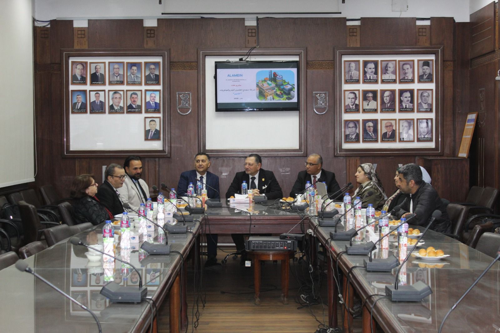 جامعة القاهرة تطلق مشروع تحويل المخلفات البلاستيكية إلى طاقة