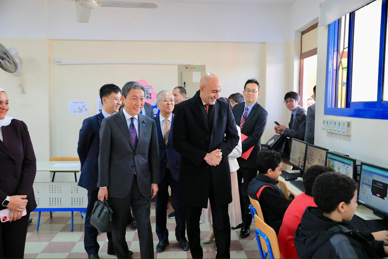 وزير التربية والتعليم يصطحب وفدا من البرلمان الياباني في زيارة للمدرسة المصرية اليابانية بمدينة العبور 