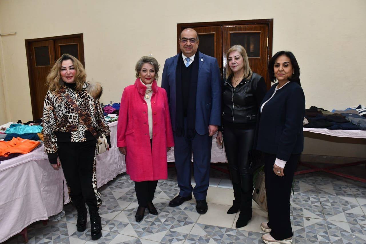 جامعة العاصمة تنظم معرض الملابس الخيري لدعم الفئات الأكثر احتياجًا
