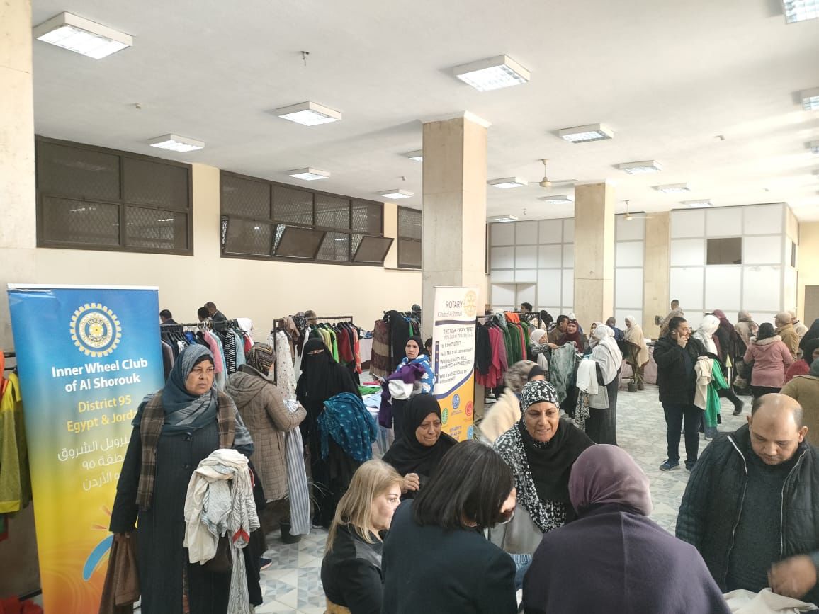 جامعة العاصمة تنظم معرض الملابس الخيري لدعم الفئات الأكثر احتياجًا