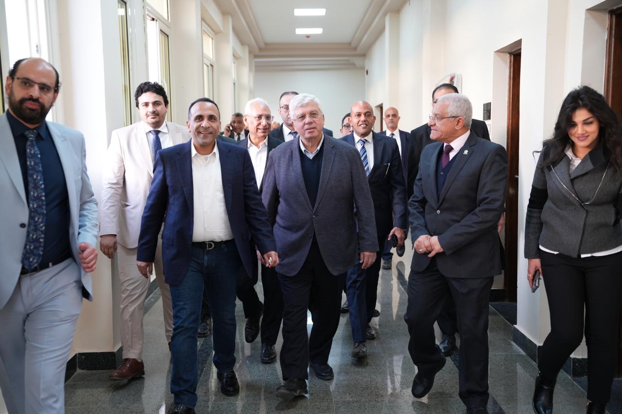 وزير التعليم العالي يتفقد جامعة اللوتس بالمنيا