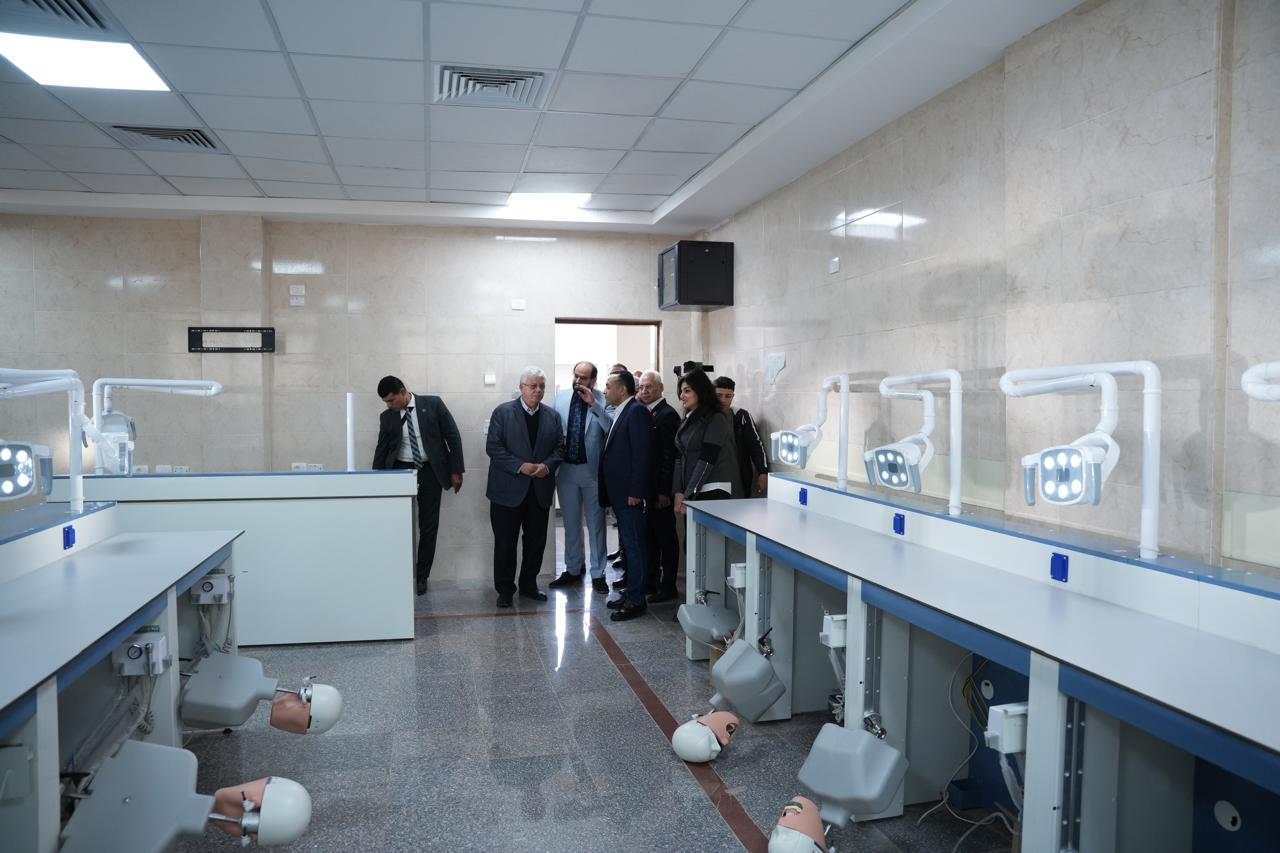 وزير التعليم العالي يتفقد جامعة اللوتس بالمنيا