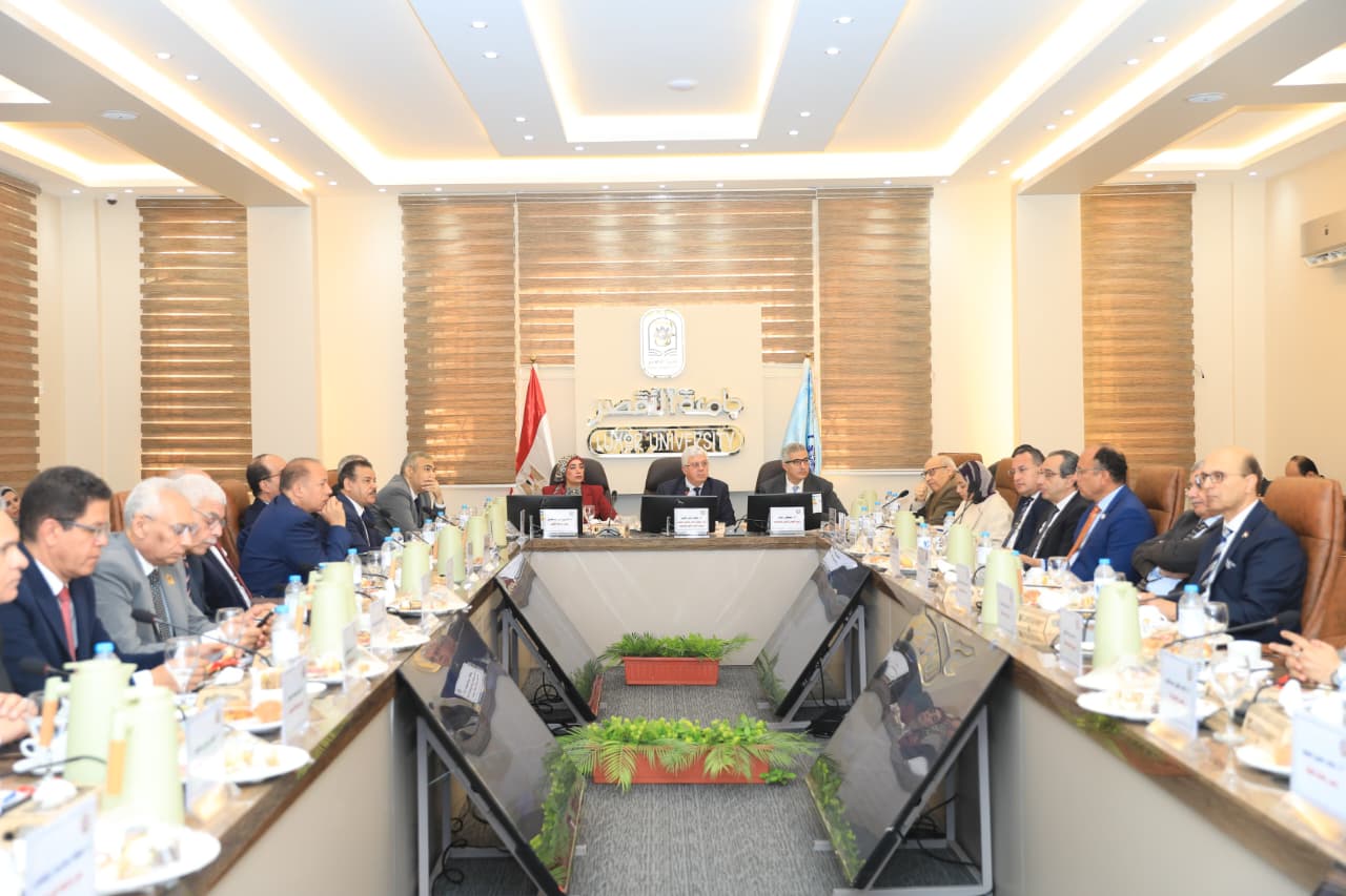 وزير التعليم العالي يترأس اجتماع المجلس الأعلى للجامعات بجامعة الأقصر