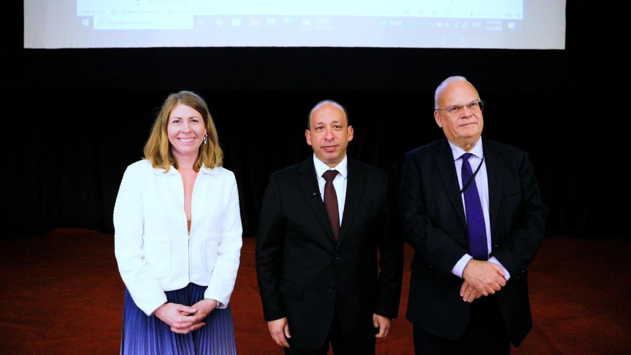 وزيرة الرعاية الصحية السويدية تزور مستشفيات قصر العيني