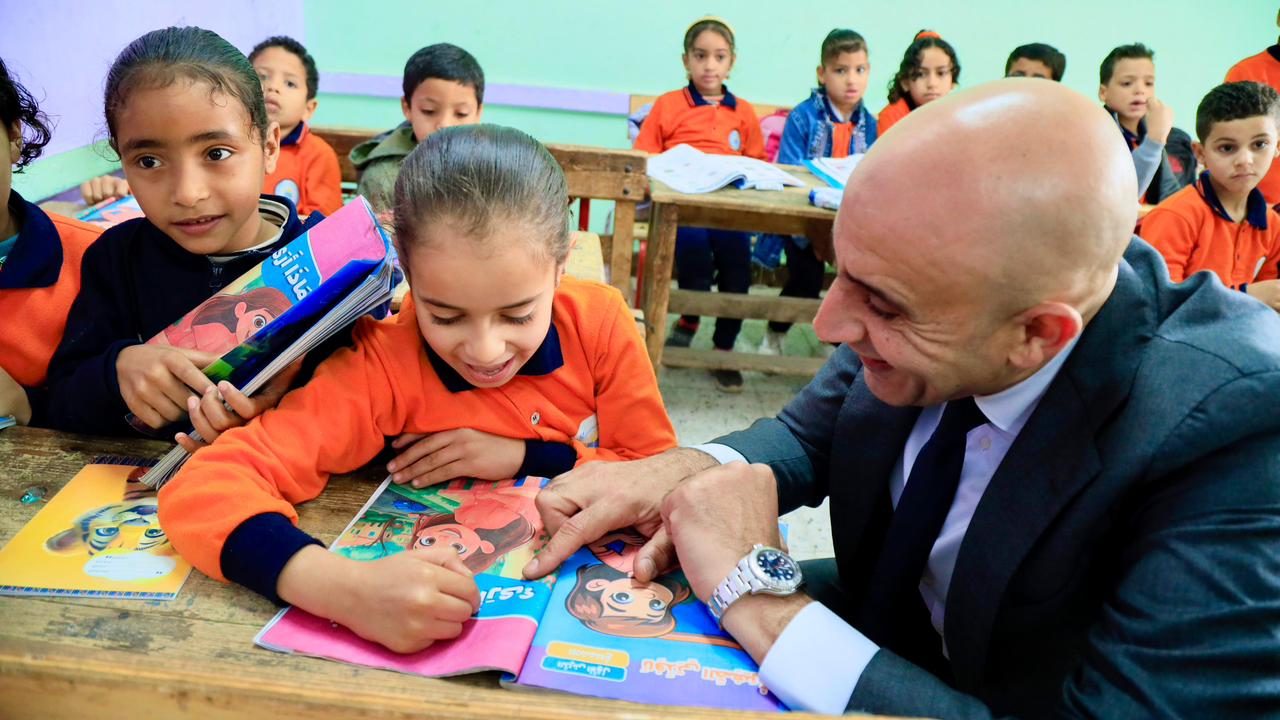 محمد عبداللطيف فى جولات ميدانية بعد ترشيحه للاستمرار وزيرا للتعليم فى التعديل الوزاري الجديد