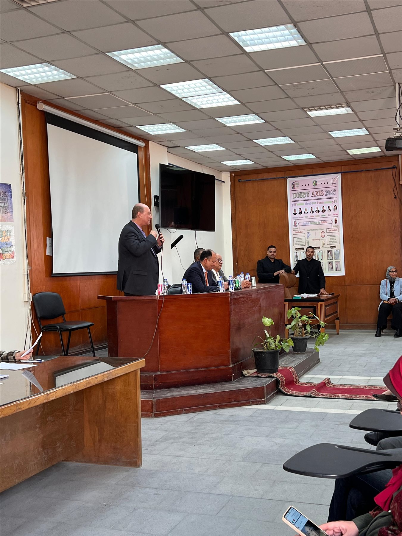 إبداعات الغزل والنسيج تتألق في ملتقى جامعة العاصمة للفنون التطبيقية