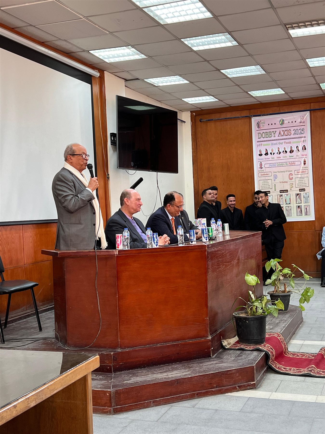 إبداعات الغزل والنسيج تتألق في ملتقى جامعة العاصمة للفنون التطبيقية