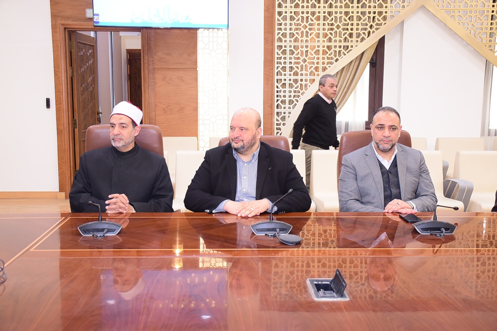 الدكتور نظير عياد في لقاء فكري مع الطلاب بحضور رئيس جامعة سوهاج في دار الإفتاء المصرية