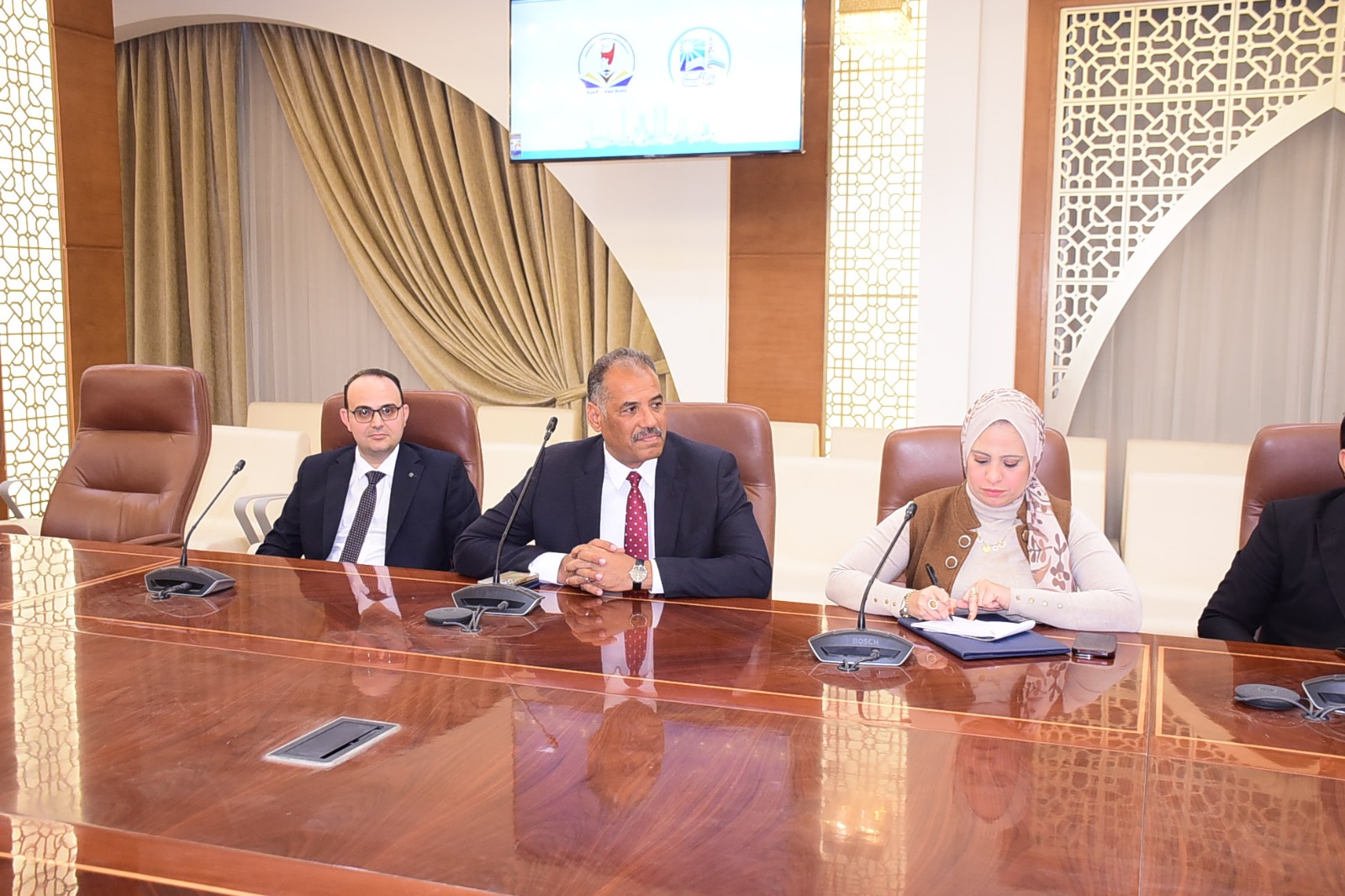 الدكتور نظير عياد في لقاء فكري مع الطلاب بحضور رئيس جامعة سوهاج في دار الإفتاء المصرية