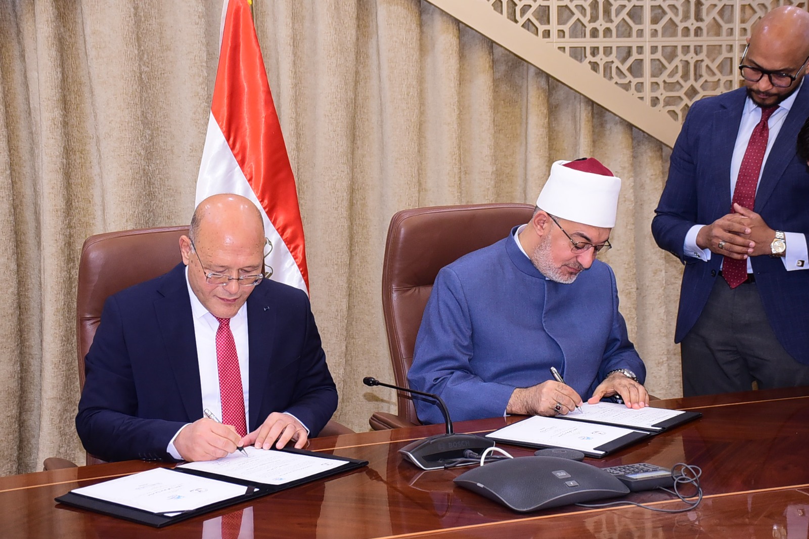 الدكتور نظير عياد في لقاء فكري مع الطلاب بحضور رئيس جامعة سوهاج في دار الإفتاء المصرية