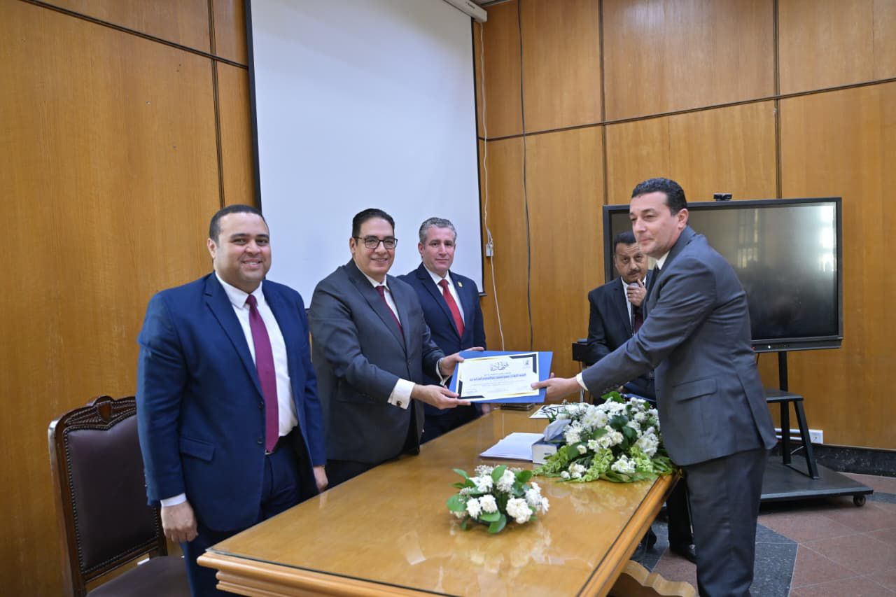 جامعة القاهرة تطلق برنامجًا موسعًا لتأهيل القيادات والكوادر الإدارية