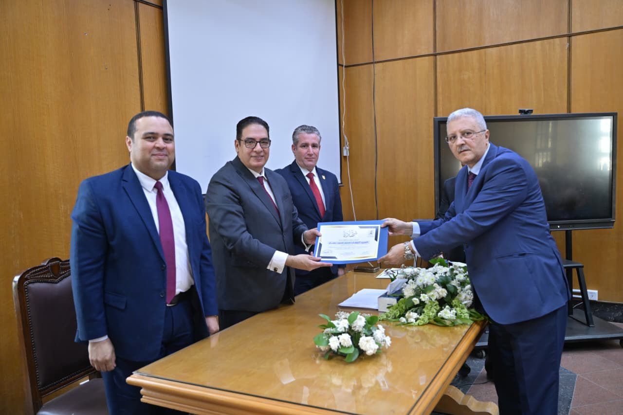 جامعة القاهرة تطلق برنامجًا موسعًا لتأهيل القيادات والكوادر الإدارية