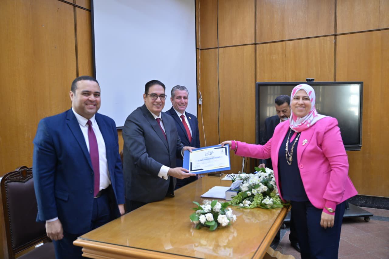 جامعة القاهرة تطلق برنامجًا موسعًا لتأهيل القيادات والكوادر الإدارية