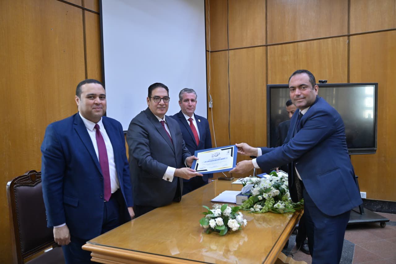 جامعة القاهرة تطلق برنامجًا موسعًا لتأهيل القيادات والكوادر الإدارية