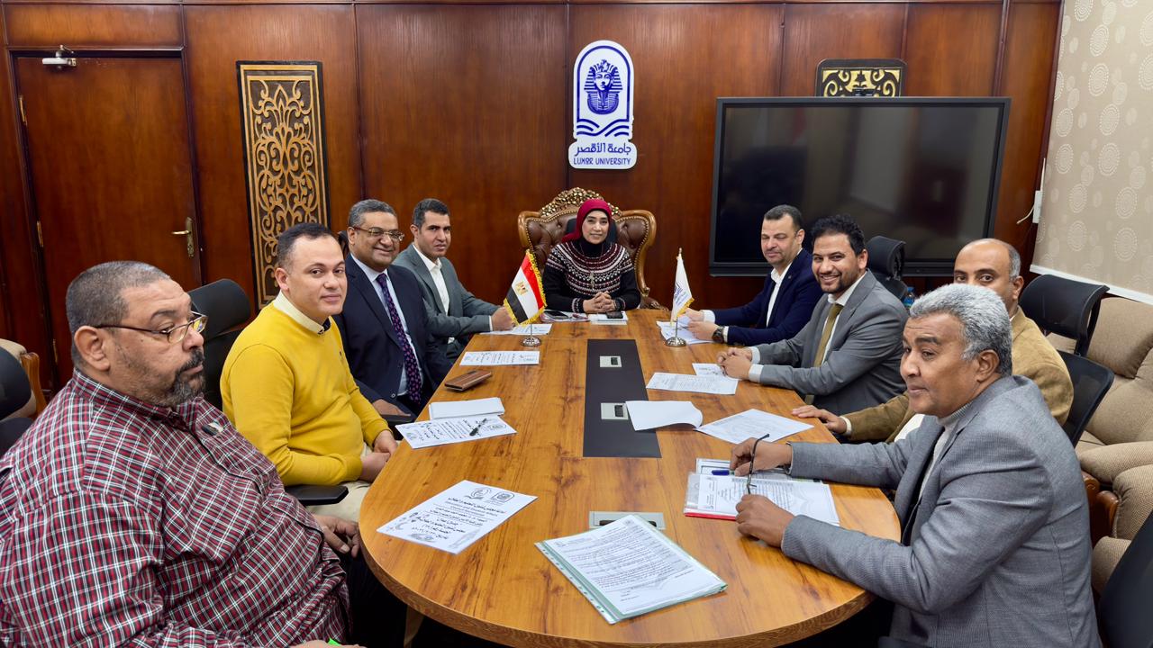 رئيس جامعة الأقصر تترأس مجلسي شؤون التعليم والطلاب والدراسات العليا 