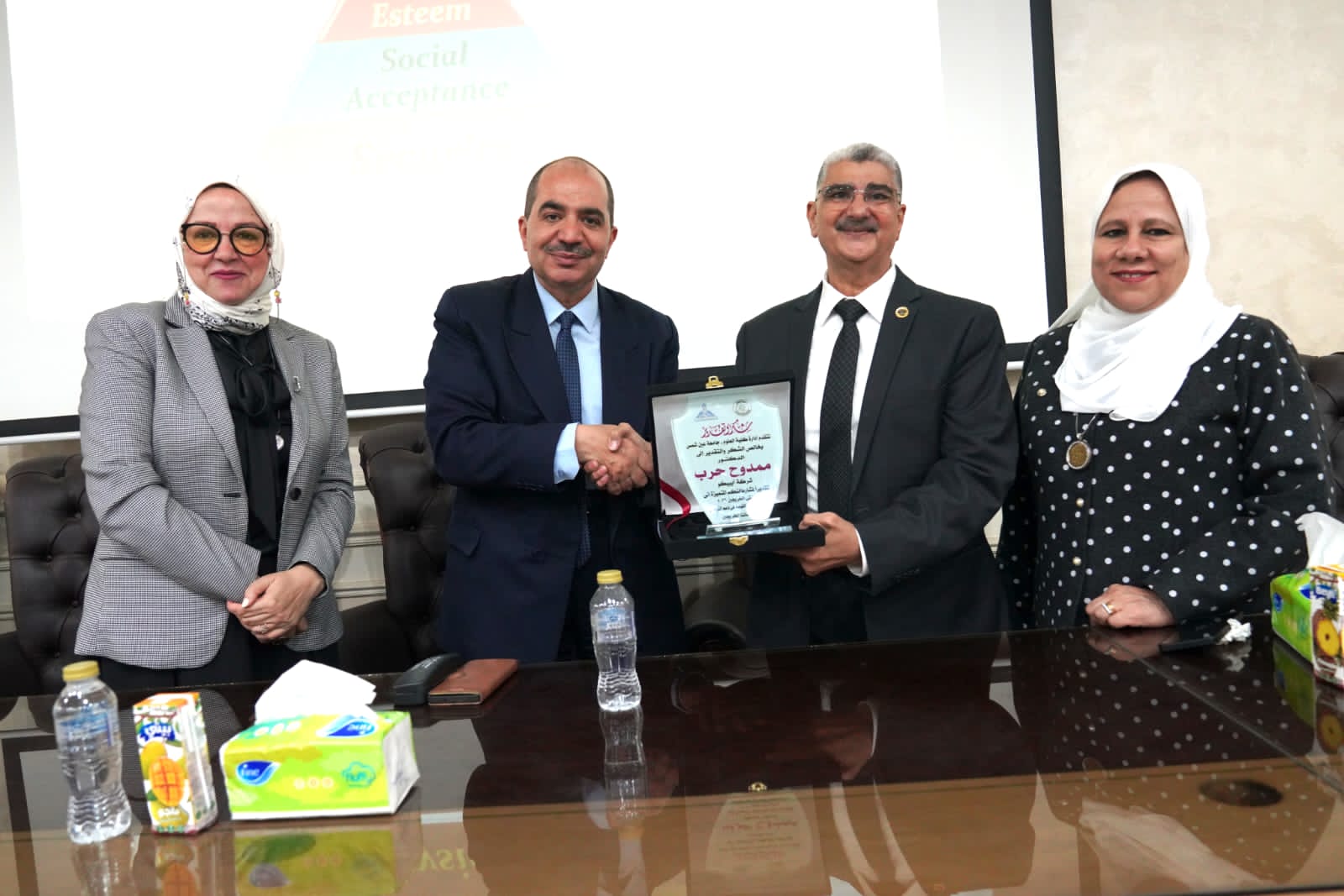 ملتقى الخريجين والتوظيف لطلاب كلية العلوم جامعة عين شمس