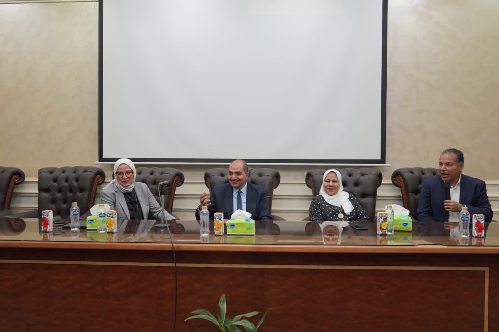 ملتقى الخريجين والتوظيف لطلاب كلية العلوم جامعة عين شمس