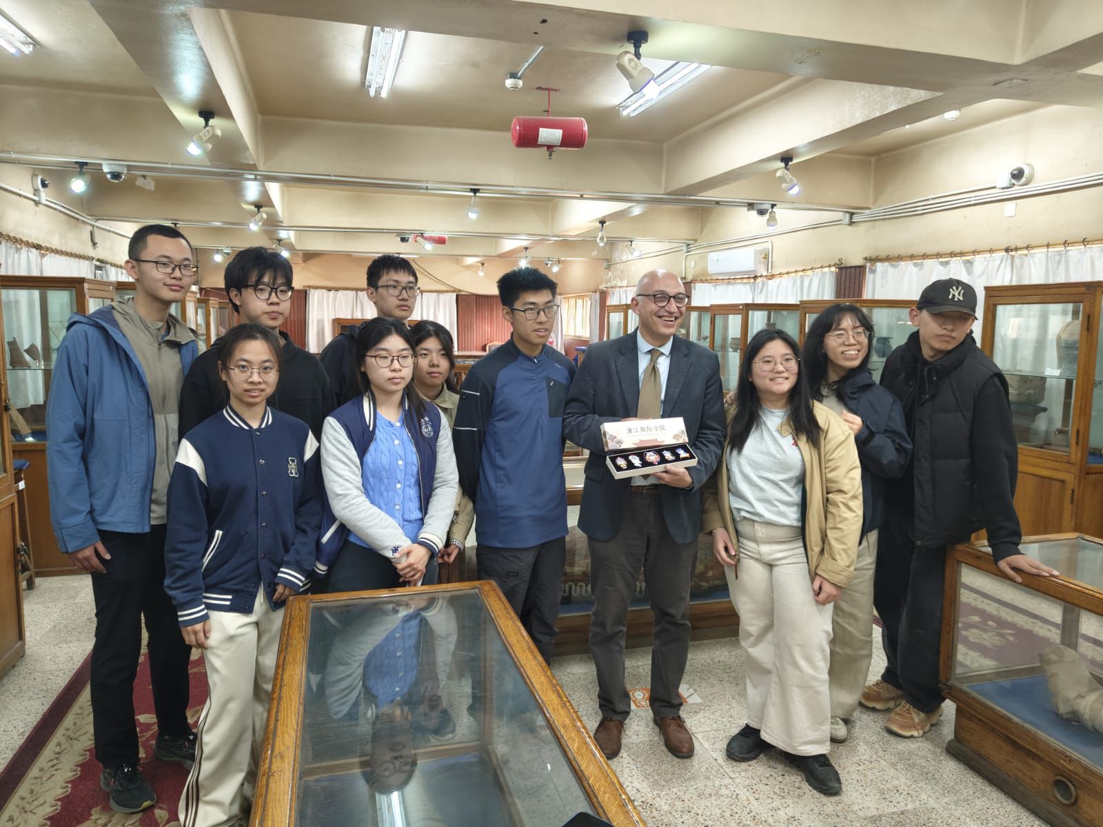 جامعة القاهرة تنظم مدرسة شتوية في الآثار لطلاب جامعة شنغهاي جياو تونج الصينية وتعزز شراكاتها الأكاديمية الدولية