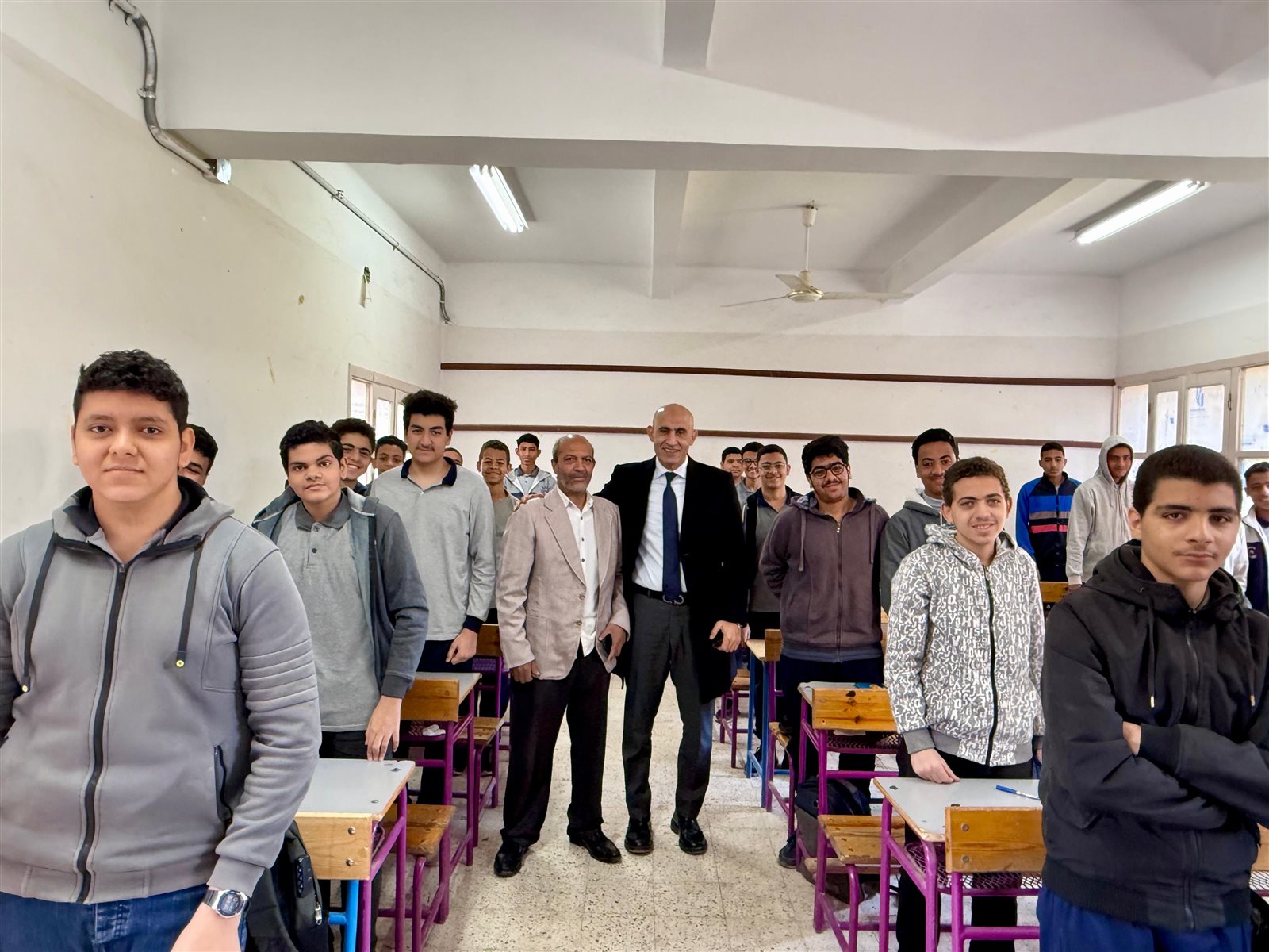 وزير التربية والتعليم يفاجئ مدارس قنا لمتابعة انضباط سير العملية التعليمية