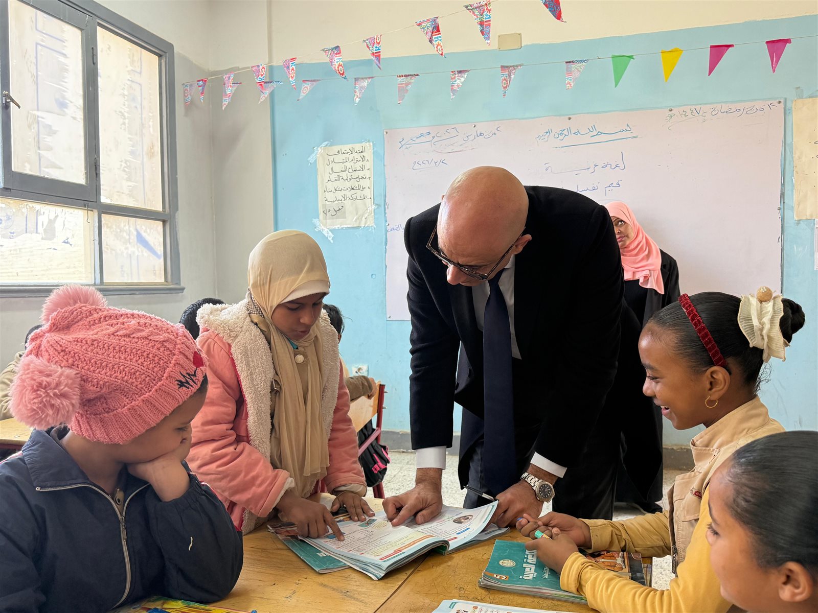 وزير التربية والتعليم يفاجئ مدارس قنا لمتابعة انضباط سير العملية التعليمية