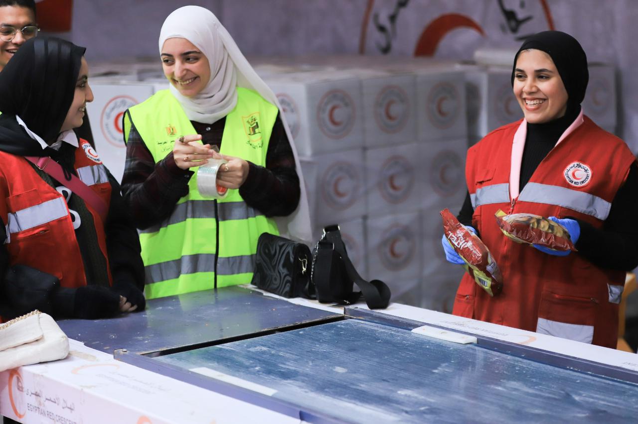 جامعة القاهرة تقود قافلة زاد العزة لدعم غزة