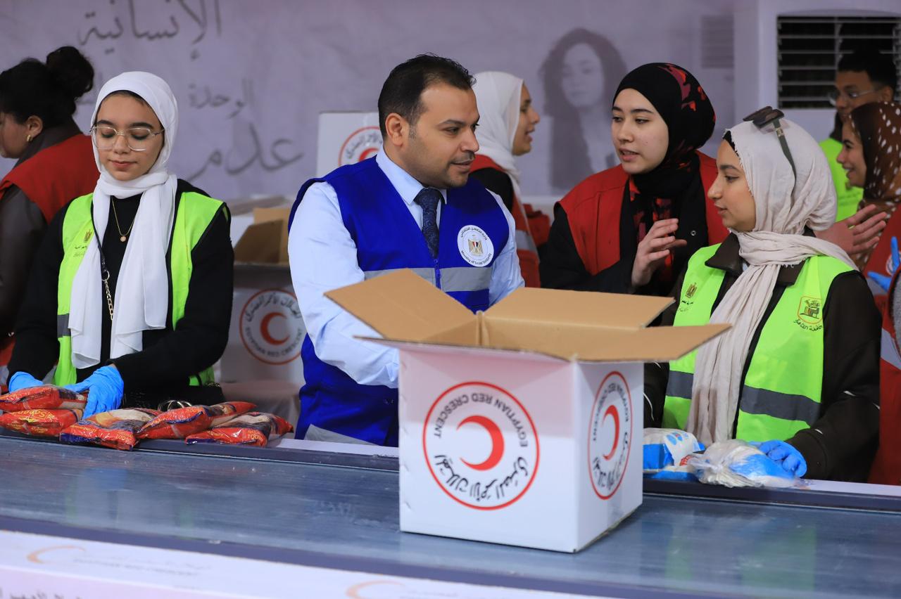 جامعة القاهرة تقود قافلة زاد العزة لدعم غزة