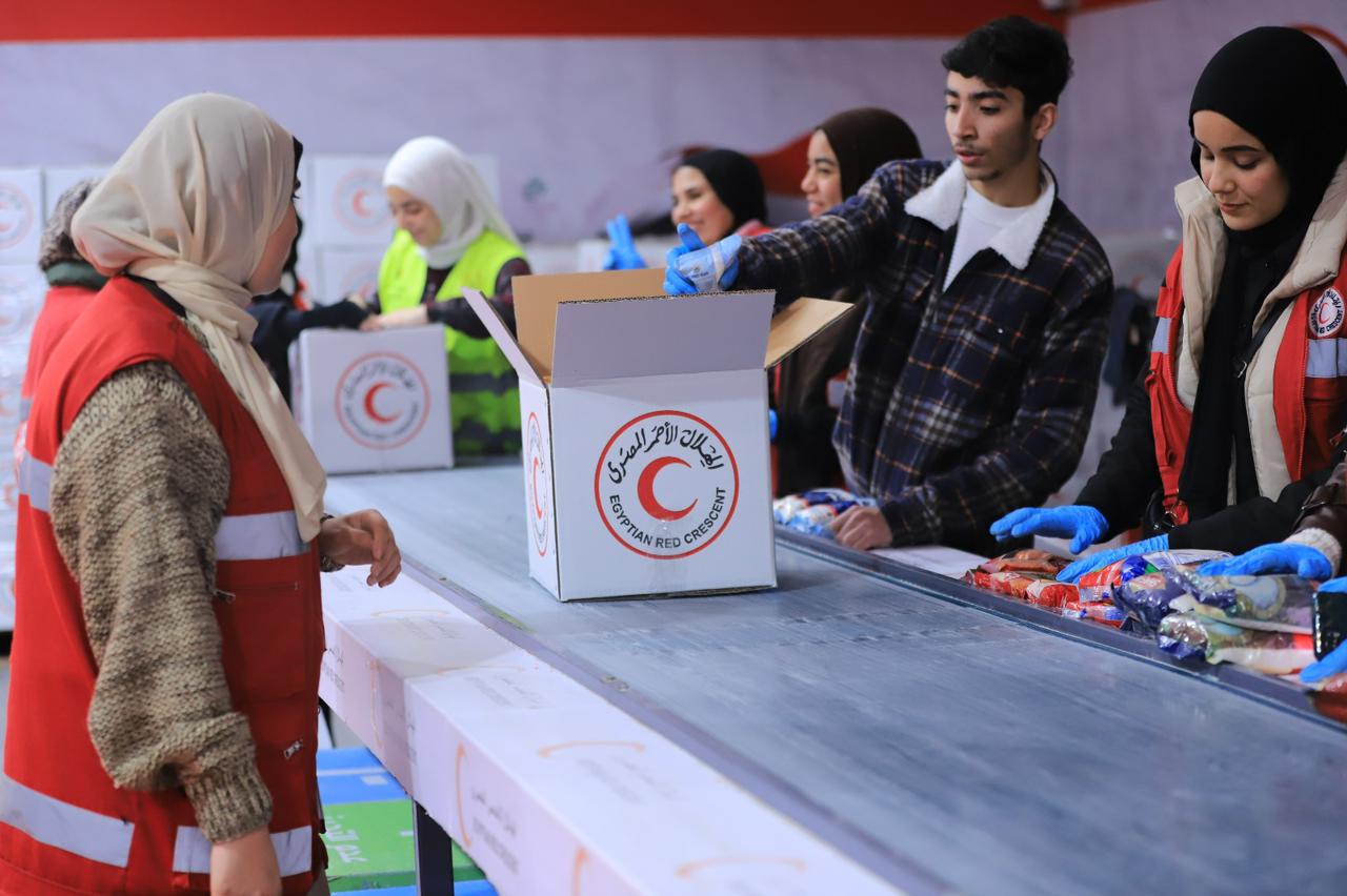 جامعة القاهرة تقود قافلة زاد العزة لدعم غزة