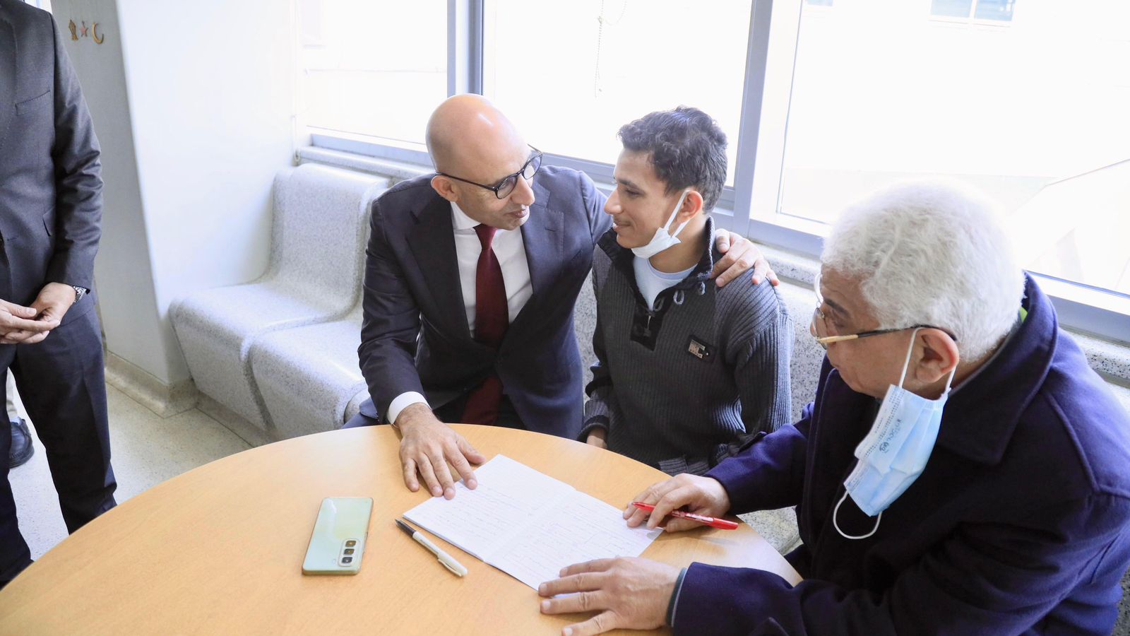 وزير التعليم يزور مستشفى 