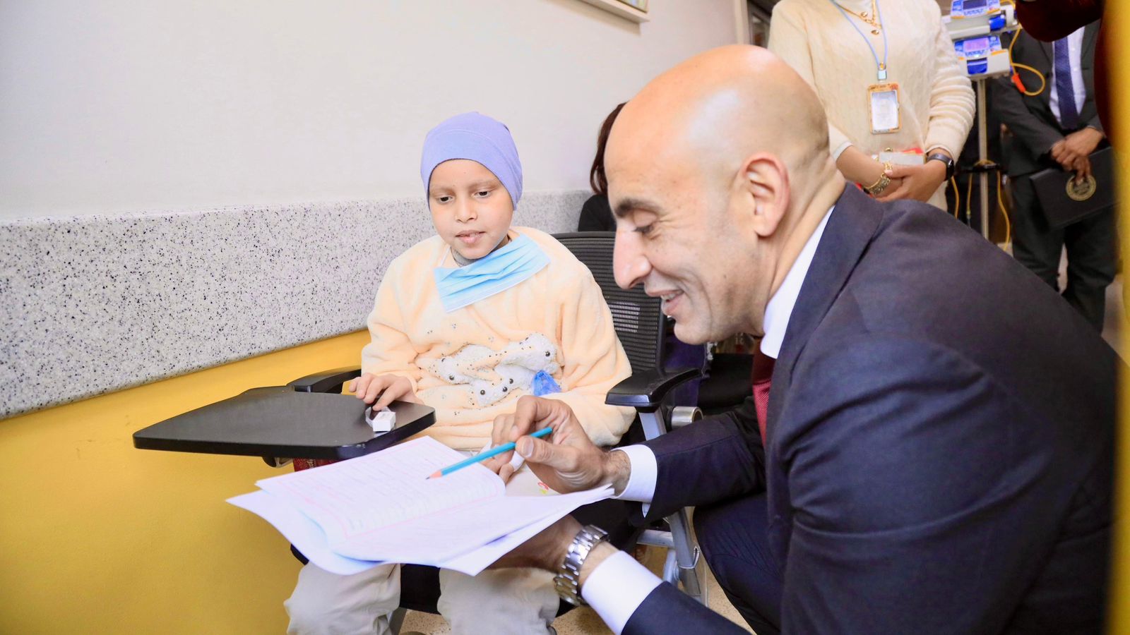 وزير التعليم يزور مستشفى 