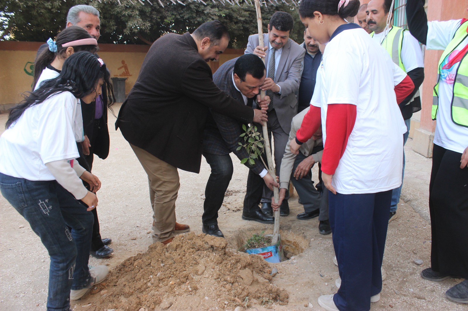 مدير تعليم سوهاج يقود مبادرة أمان ورحمة لتعزيز الأنشطة المدرسية