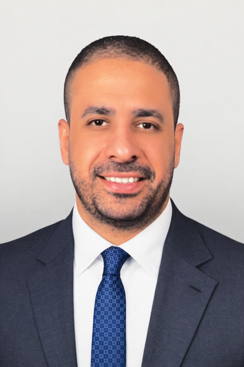 الدكتور أحمد سامي العزب مدير المركز الاجتماعي